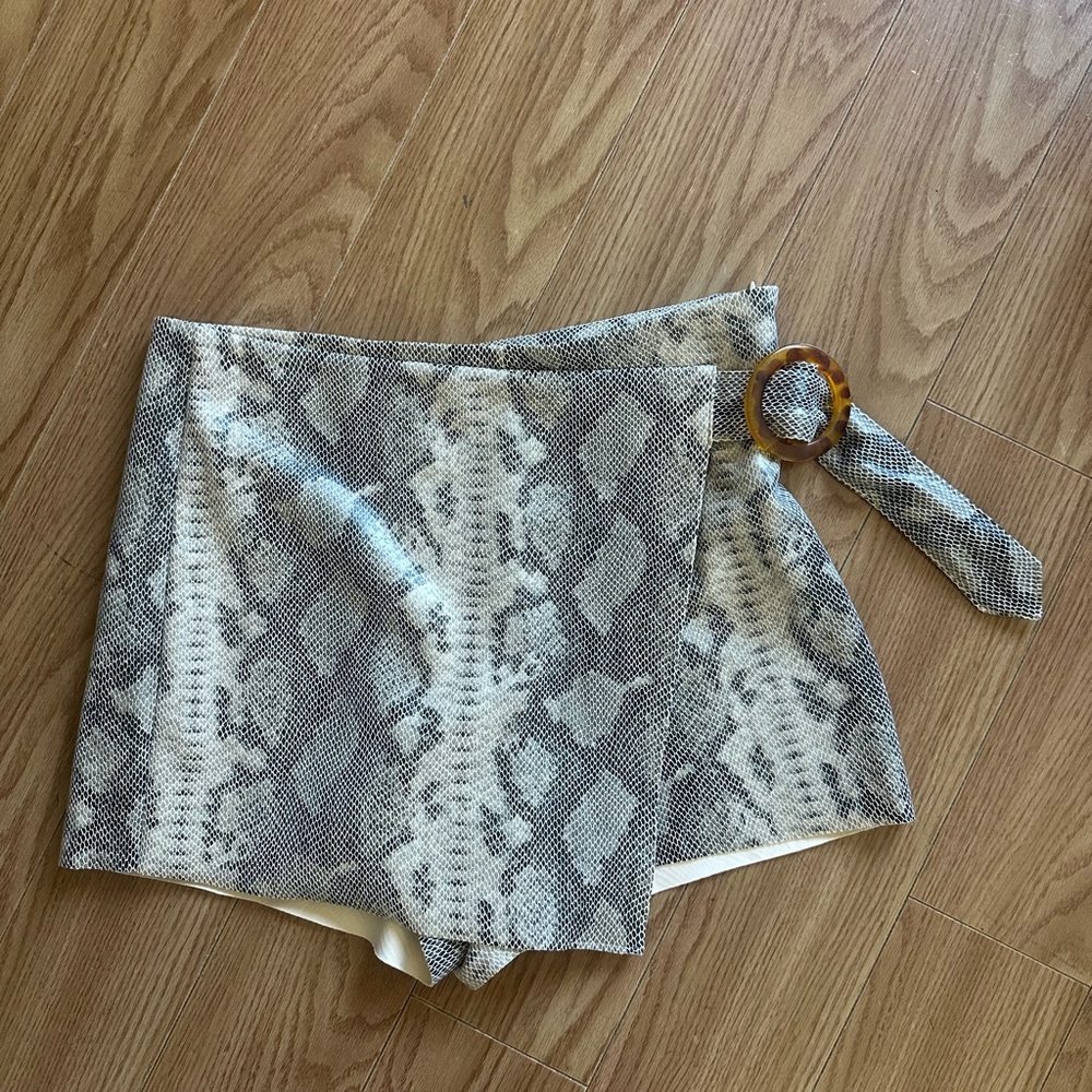 Zara Snake Print Wrap Skort with Tortoiseshell Buckle - Gray & Cream